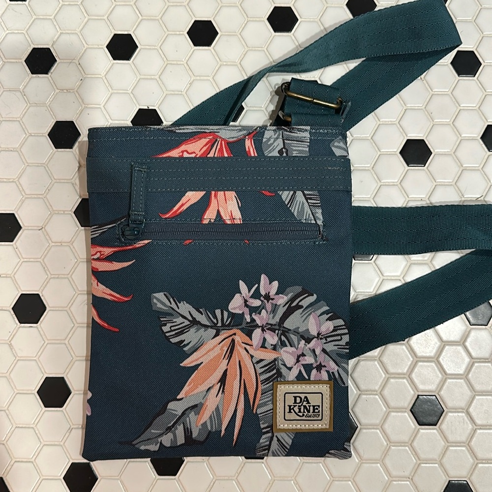 Dakine Jive Floral Print Crossbody Purse Teal Bag Outdoor Active Tropical Floral